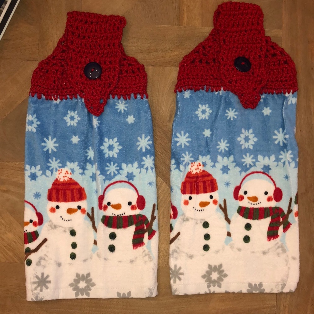 Set of Christmas towels crocheted tops